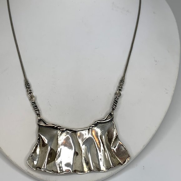 Didae 925 Ruffled Pendant Necklace - Picture 2 of 7